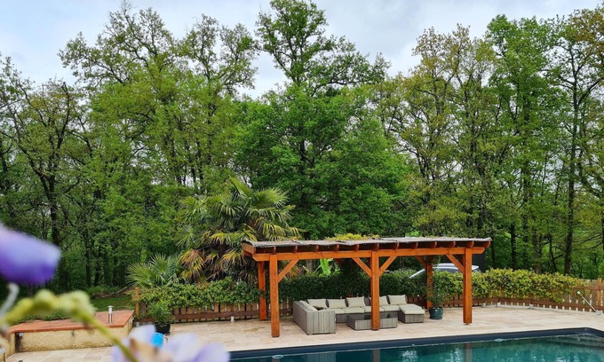 Maurens Apartment | Homerez - Apartement for 8 ppl. with shared pool, garden and terrace at Maurens