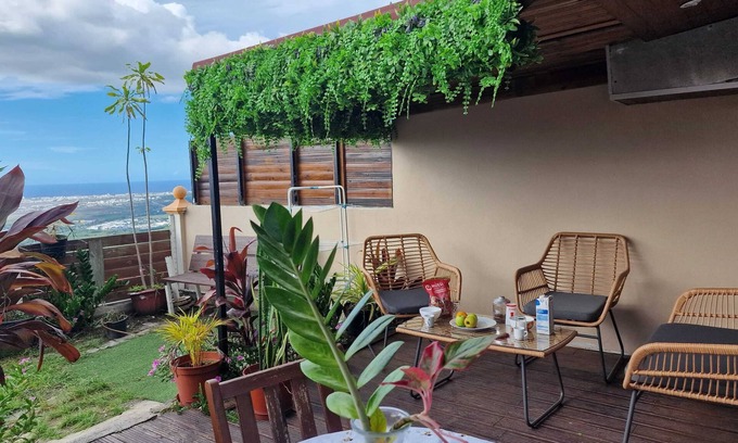 Saint-Paul Apartment | Homerez - Apartment in Saint-Paul, Sea View