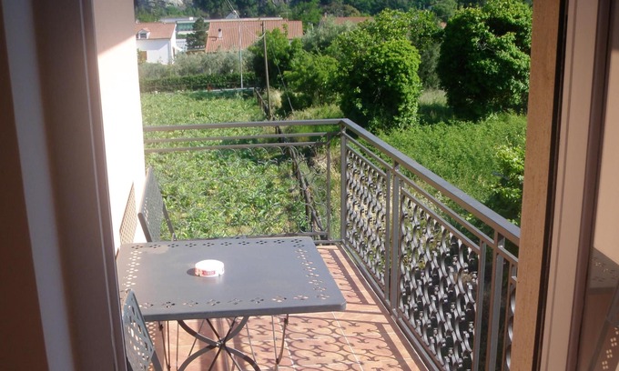 Villanova d'Albenga Apartment | Homerez - Appartement 7 km away from the beach for 6 ppl. at Villanova d'Albenga