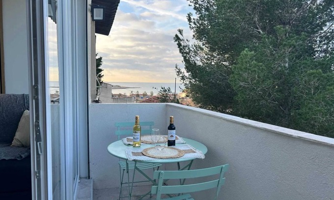 La Couronne Apartment | Homerez - Apt Martigues sea view