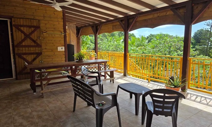 Goyave Apartment | Homerez - Beautiful Apartment with 5 Bedrooms in Goyave