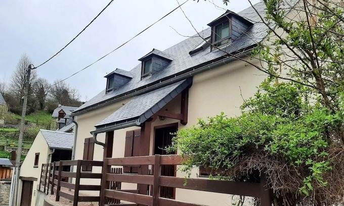 Jezeau House | Homerez - Beautiful house for 6 ppl. with terrace at Jézeau