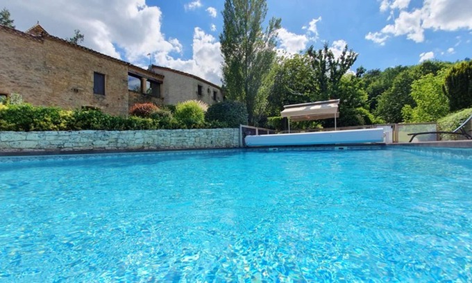 Puy-l'Eveque House | Homerez - Big house for 10 ppl. with shared pool and terrace at Puy-l'Évêque