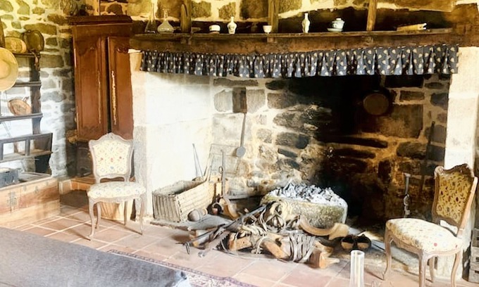 Chaumeil House | Homerez - Charming granite house in Chaumeil with private garden.