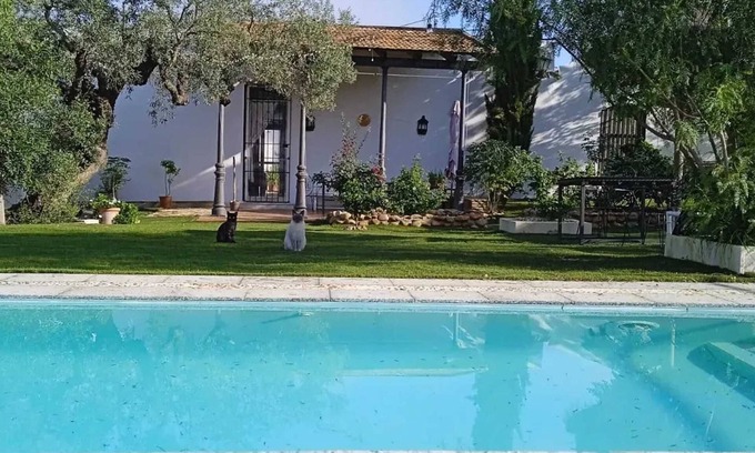La Campana Villa | Homerez - Charming House in La Campana with Mountain View