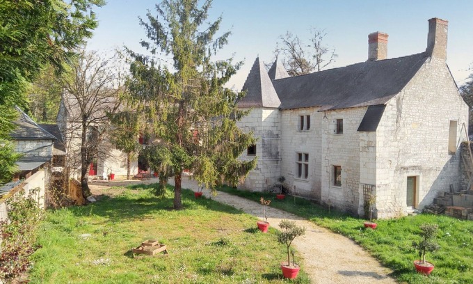 Courchamps House | Homerez - Charming house in Courchamps with garden view