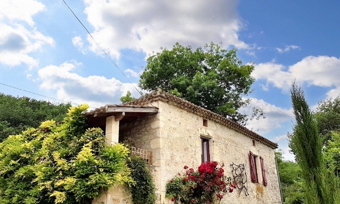 Sauveterre House | Homerez - Charming House in Sauveterre with Private Pool