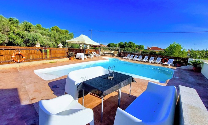 Godelleta Villa | Homerez - Charming Villa in Godelleta with Private Pool