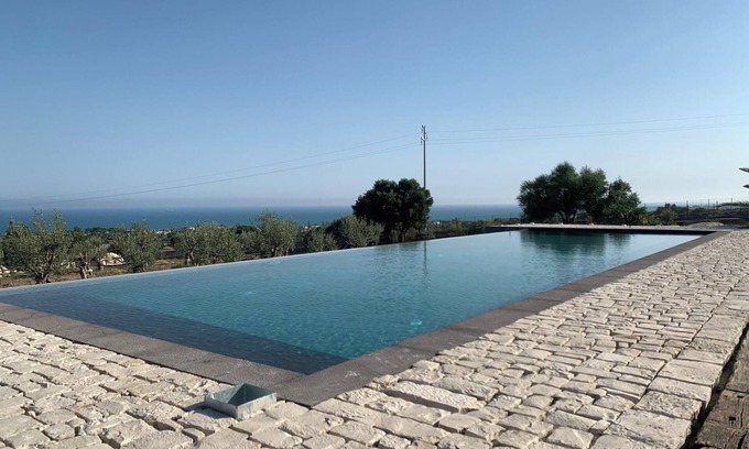 Pozzallo Villa | Homerez - Charming Villa in Pozzallo with Private Pool