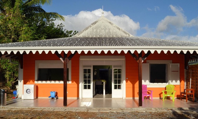Saint-Pierre House | Homerez - House 5 km away from the beach for 7 ppl. with garden at Saint-Pierre