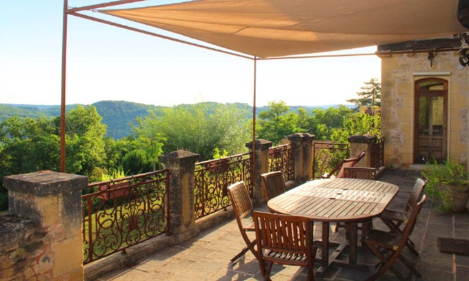 Saint-Cybranet House | Homerez - House for 9 ppl. with shared pool and terrace at Saint-Cybranet