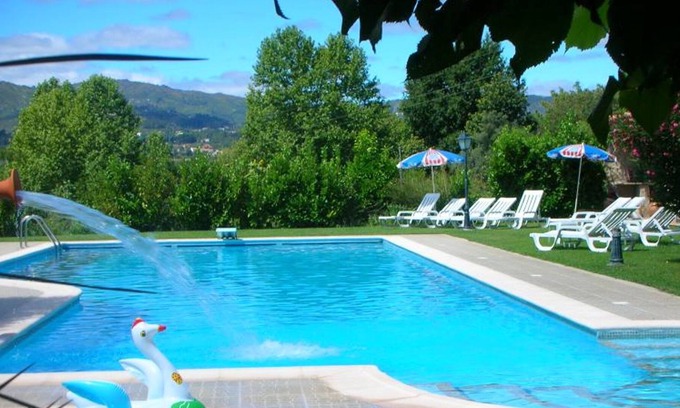 Arco de Baulhe House | Homerez - House for 5 ppl. with shared pool, jacuzzi and garden at Pedraça