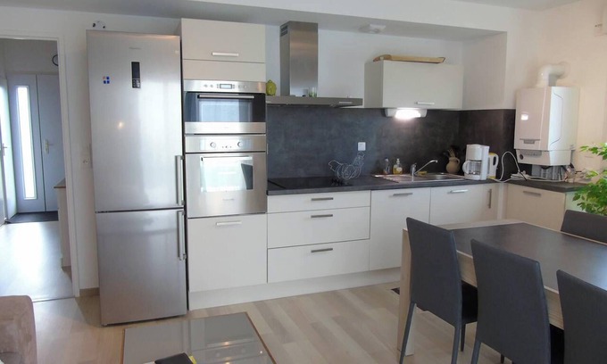 Saint-Malo House | Homerez - House St-Malo, garden
