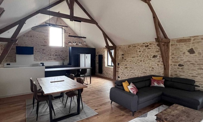 Simeyrols House | Homerez - House with Garden in Simeyrols