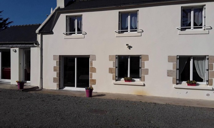 Fouesnant House | Homerez - Inviting House in Fouesnant with Large Garden