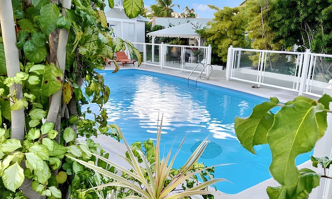 Saint-Francois Villa | Homerez - Luxurious Villa in Saint Francois, private pool