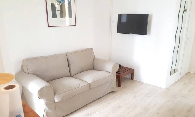 Rosny-sous-Bois Apartment | Homerez - Nice appartement for 2 ppl. at Rosny-sous-Bois