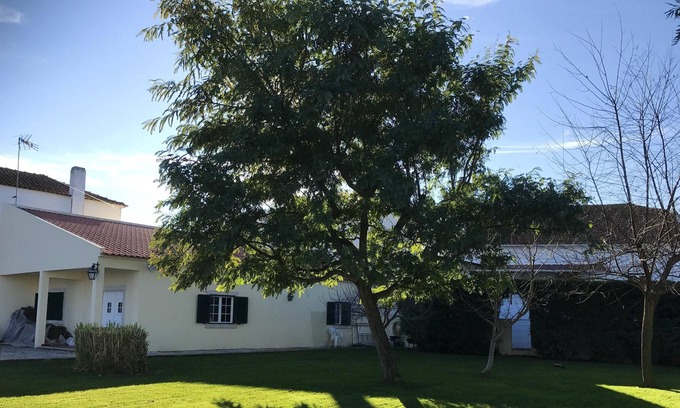 Alcanhoes House | Homerez - Nice house for 4 ppl. with shared pool and garden at Alcanhões