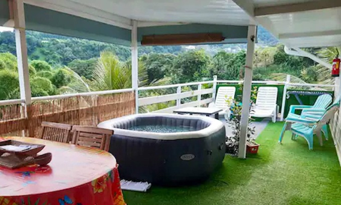 Saint-Joseph House | Homerez - Nice house for 5 ppl. with swimming-pool and terrace at Saint-Joseph