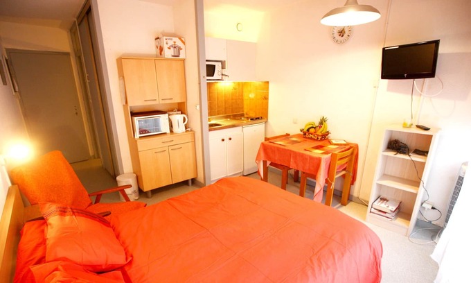 Dax Apartment | Homerez - Nice studio for 2 ppl. with balcony at Dax