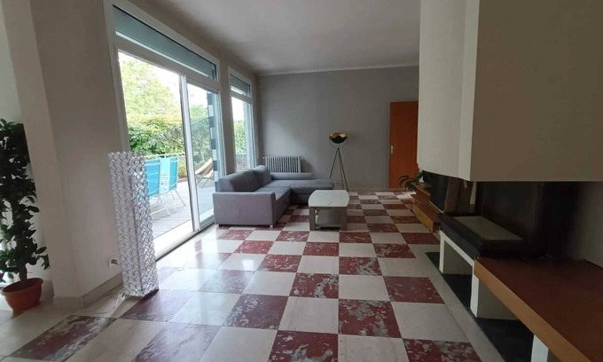 Montreuil Apartment | Homerez - Spacious Apartment in Montreuil