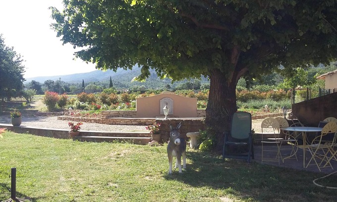 Maubec Apartment | Homerez - Spacious Apartment in Maubec with Shared Pool