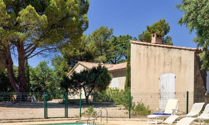 Cucuron House | Homerez - Spacious house for 8 ppl. with swimming-pool and terrace at Cucuron