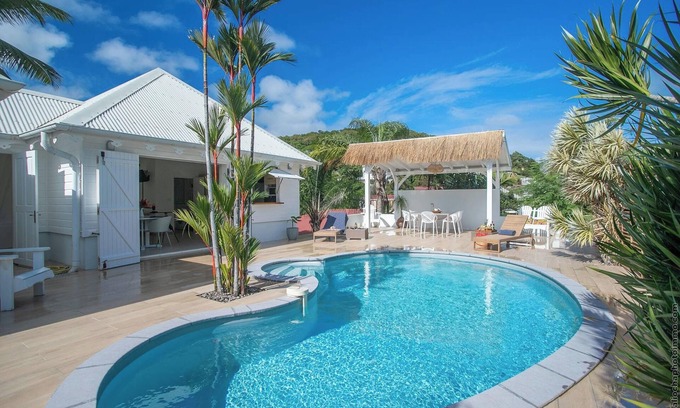 Le Robert Villa | Homerez - Spacious Villa in Hyacinthe