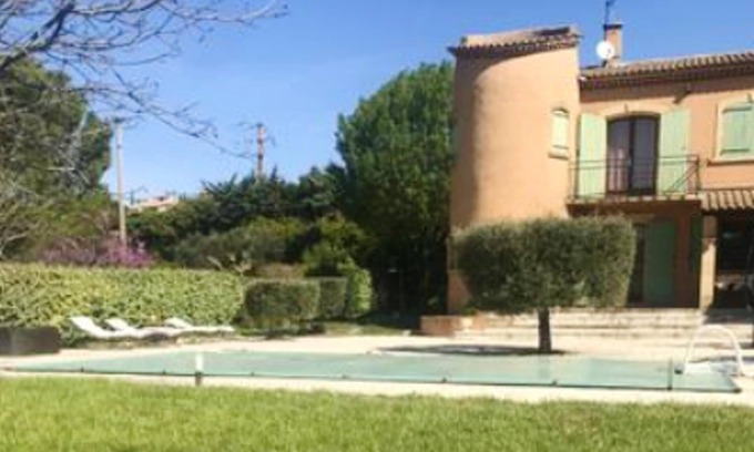 Lancon-Provence Apartment | Homerez - Studio for 2 ppl. with shared pool and terrace at Lançon-Provence