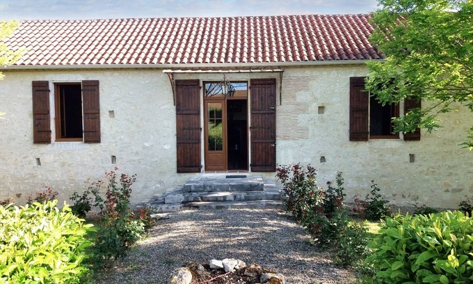 Larroque-Saint-Sernin Villa | Homerez - Villa with pool in Larroque-Saint-Sernin