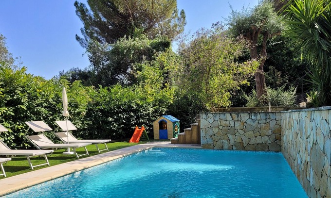 La Turbie Villa | Homerez - Villa for 6 ppl. with swimming-pool, garden and terrace at La Turbie