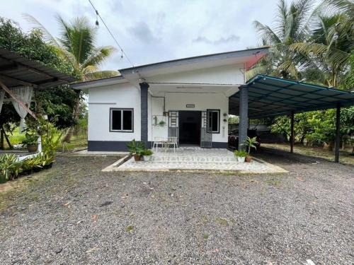 Pasir Puteh House | Homestay Che Nor