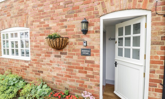 Halford Cottage | HOMESTEAD COTTAGE, with a garden in Halford
