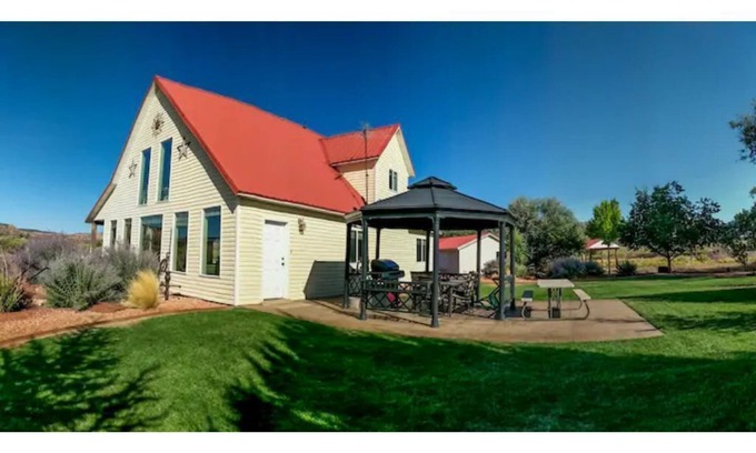 Fredonia House | Homestead Hideaway- Spacious Home Central to Zion, Grand Canyon, Bryce & More!