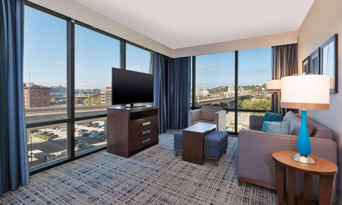 Downtown Pittsburgh Hotel | Homewood Suites by Hilton Pittsburgh Downtown