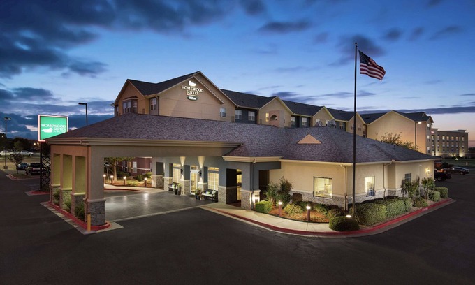 Lubbock Hotel | Homewood Suites by Hilton Lubbock