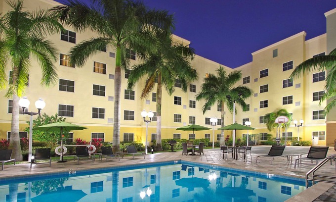 Ludlam Hotel | Homewood Suites by Hilton Miami Airport West
