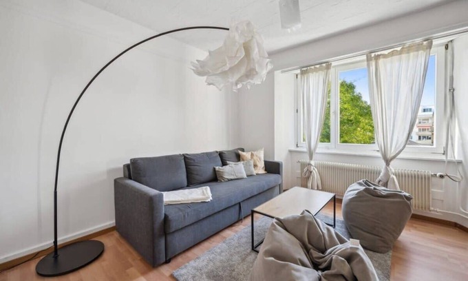 Seebach Apartment | Homey Comfort in Oerlikon