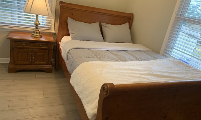 Bowie House | Homey, cozy, spacious, family friendly. Close to restaurants, shopping centers.