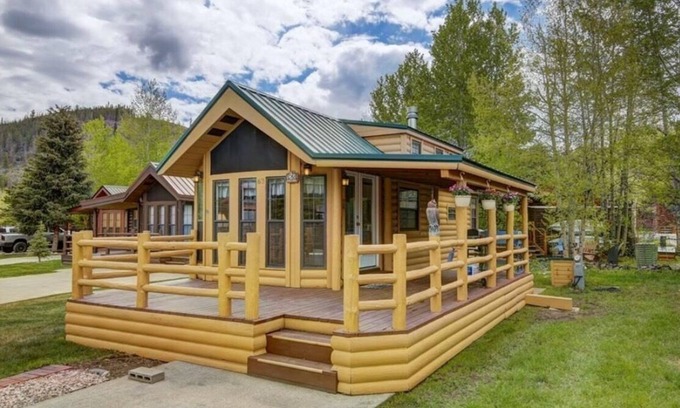 Breckenridge Ski Chalet | Homey Hideaway Chalet in family friendly Tiger Run, mins from Breckenridge