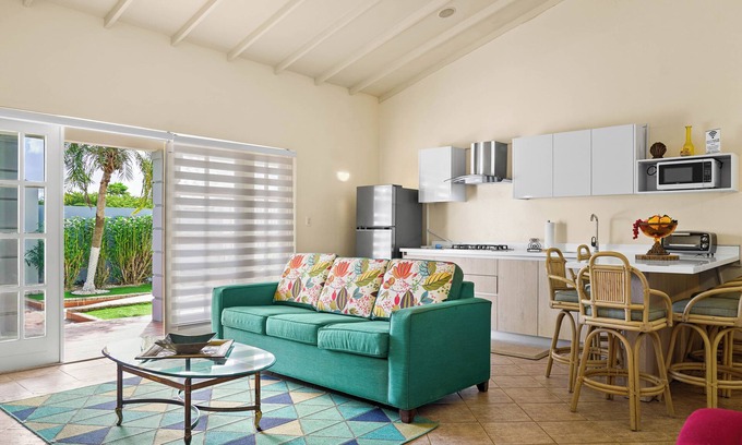 Palm Beach Apartment | Homey Spacious 2-bedroom apartment -5 min drive to Eagle Beach & Palm Beach
