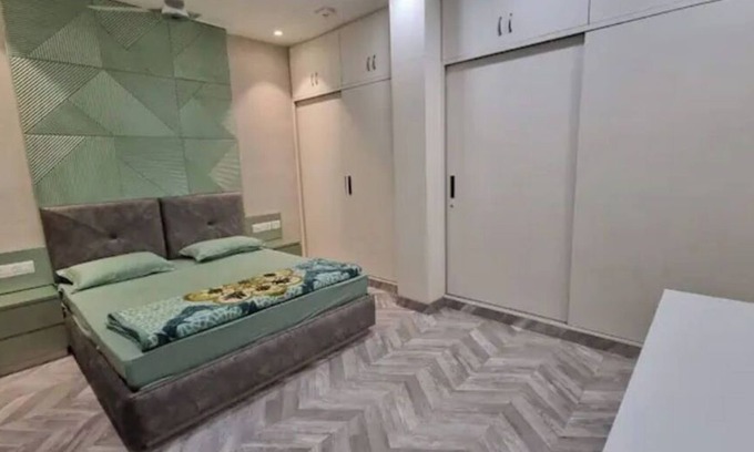 Sainik Farm Condo | Homlee Pentagon Basement Apartment in saket