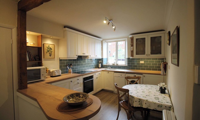 Otterton Cottage | Homley Cottage in pretty Devon village, great location for walks & birdwatching!