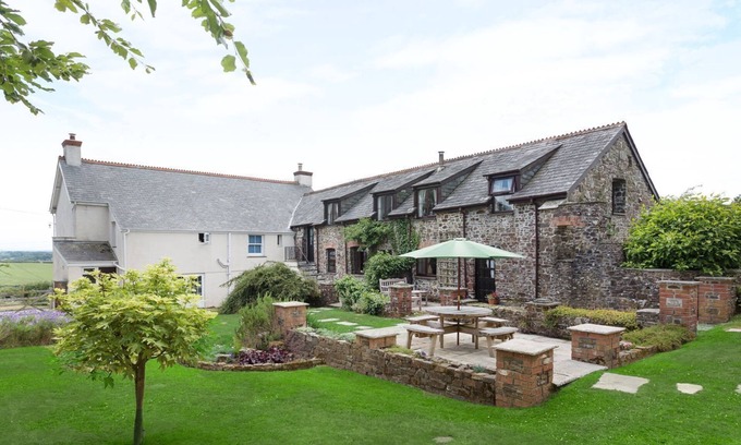 Holsworthy Cottage | HONEY BEE COTTAGE, pet friendly, with a garden in Bradworthy