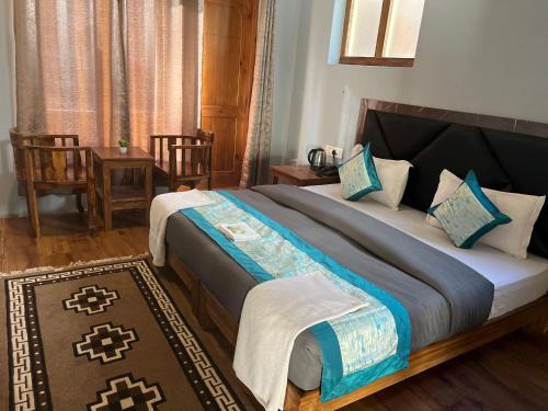 Leh House | Honey Bee