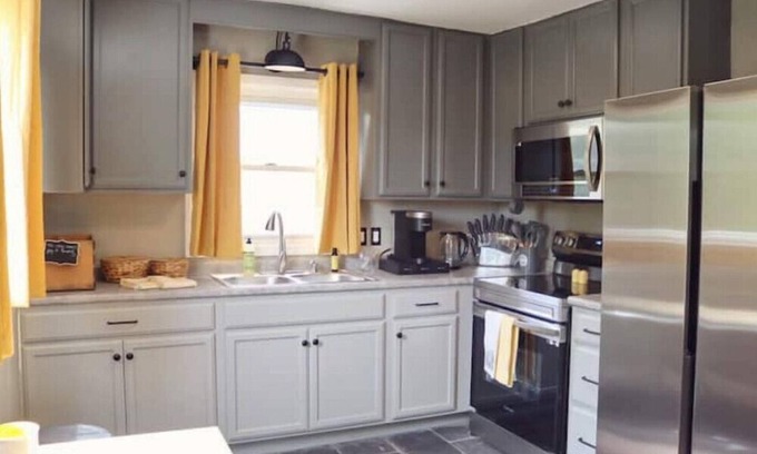 Kingsport Apartment | Honey Suite by Suite Retreats