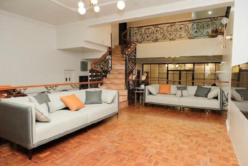 Mabolo Bed & Breakfast | Honey Suite Room 2 inside Bee Cafe Cebu at Ayala Area