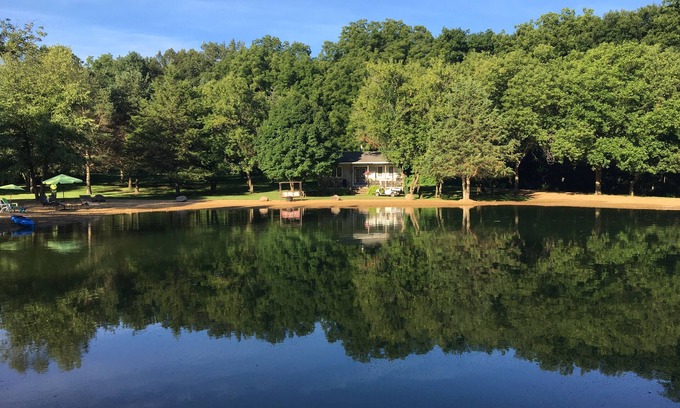 Janesville Cabin | Honeybee Cottage at Star's Hollow Inn and Farm Hobby