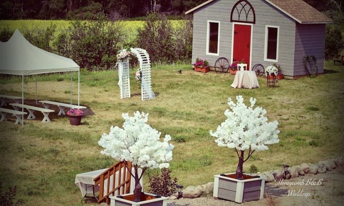 Onanole Bed & Breakfast | Honeycomb Bed & Breakfast