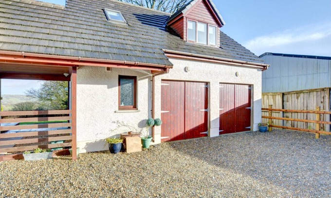 Narberth Apartment | Honeypot Cwtch - Two Bedroom Apartment, Sleeps 4